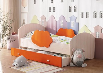 Детская кровать с бортиками Тучка с ящиком, корпус Дуб млечный, фасад Оранжевый в Абакане