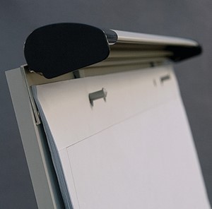 Доска-флипчарт магнитно-маркерная 2х3, TF02/2011, 70x100 см, передвижная, держатели для бумаги в Абакане - предосмотр 8